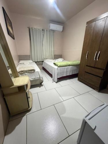 1 double bed, 1 twin bed