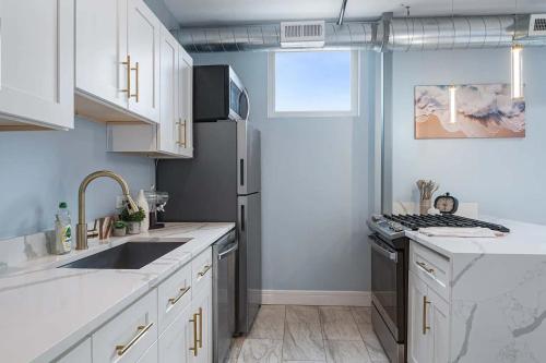 Near Brookfield Zoo - King Bed - Sleeps 7 in Westchester (IL)