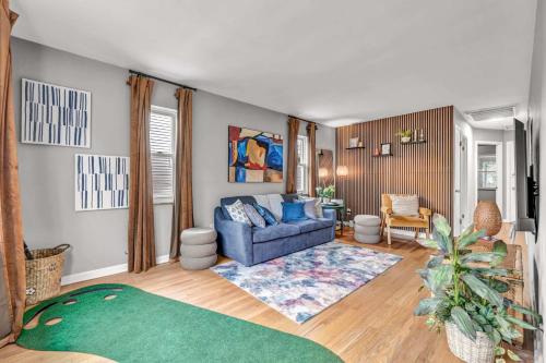 King Bed - Sleeps 5 - Lakewood Near Cleveland in Lakewood (OH)