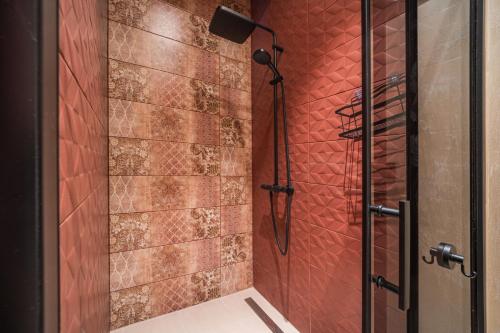New Central 2BR Premium Apartment - image 4
