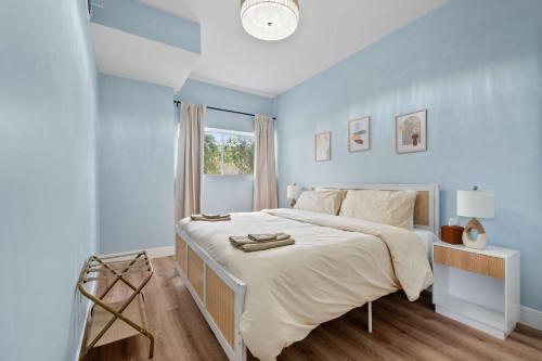 Near Chicago - Sleeps 10 - Westchester in Westchester (IL)