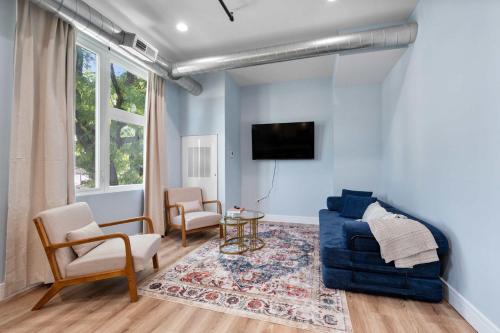 Near Chicago - Sleeps 10 - Westchester in Westchester (IL)