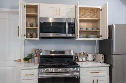 Near Chicago - Sleeps 10 - Westchester in Westchester (IL)