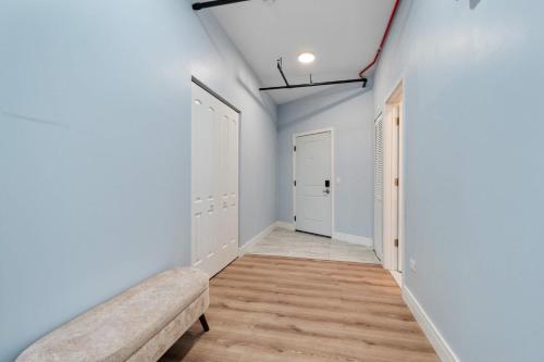 Near Chicago - Sleeps 10 - Westchester in Westchester (IL)