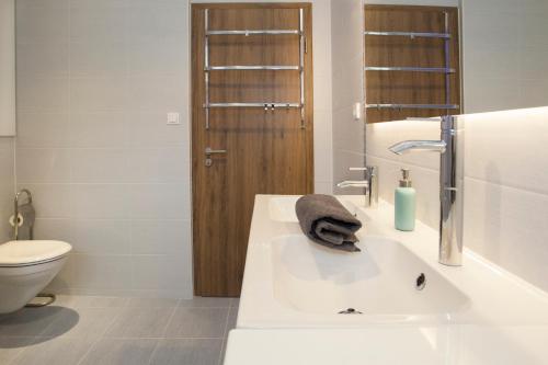 Riverside flat with King Castle view - image 4