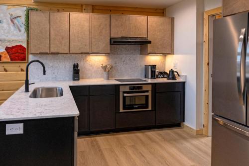 The Fives - 22482 McCurry Haven Luxury Japandi Cabin in Bristol (TN)