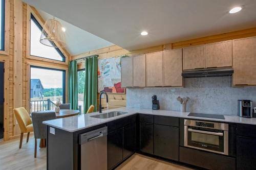 The Fives - 22455 Zen Heights Luxury Japandi Cabin in Bristol (TN)