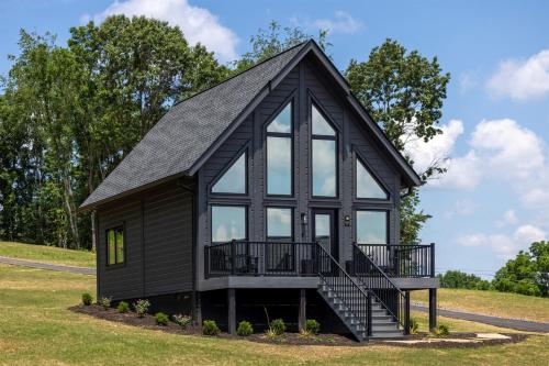 The Fives - 22450 Cloud View Luxury Japandi Cabin in Bristol (TN)