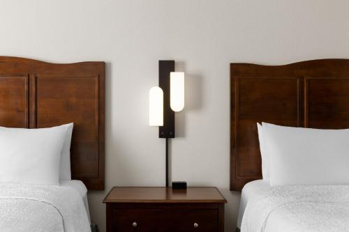 2 queen beds