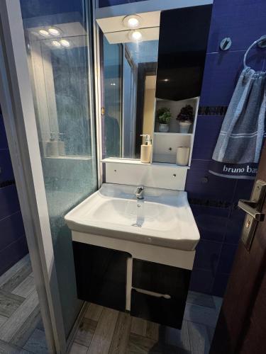 ALAYA EXECUTIVE SUITES -STUDIO -Mall of Gulberg -Families Only - image 3