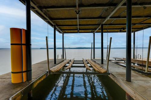 Waterfront Bliss: Wheeler Lake Retreat w/ Dock! in Rogersville (AL)