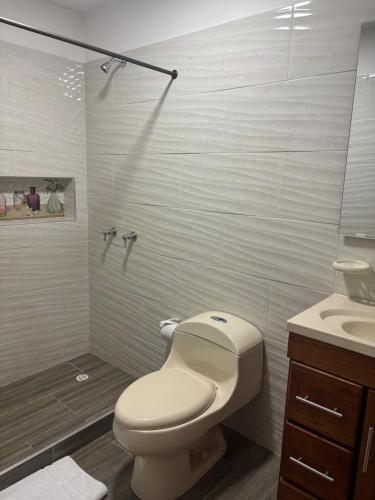 Apartamento Acogedor a 10 Min Plaza Mayor con Parqueadero - image 3
