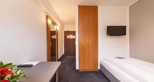 1 twin bed