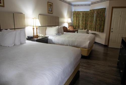2 double beds