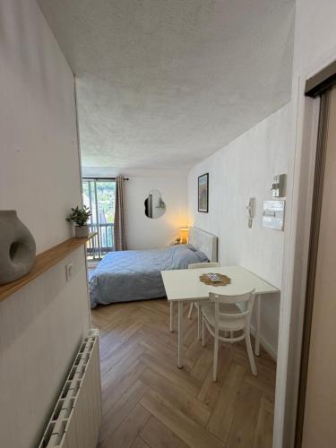 Studio au cœur de Luchon avec parking, télécabine à 600m