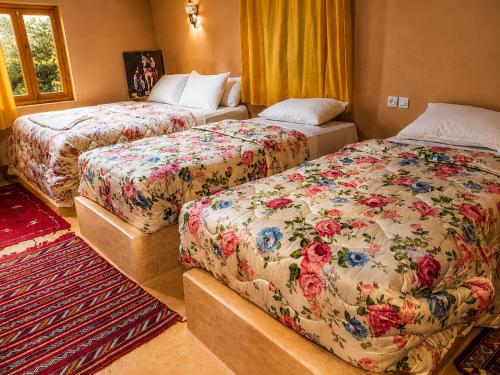 1 double bed, 1 twin bed