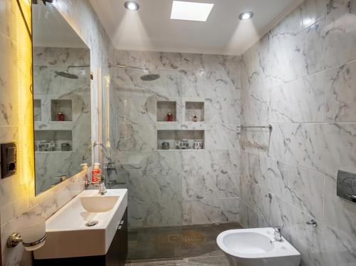 Shower, Casa con piscina y quincho, para familias in Funes