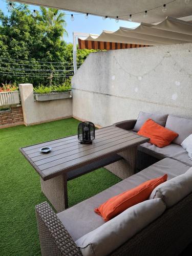 Alhambra Tropical - Terraza Oasis Smart TV y Relax a 7min de la Playa