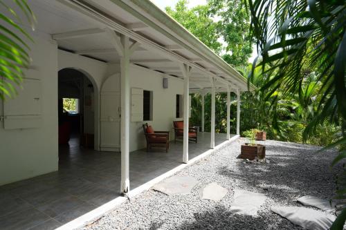 Ieeja, Villa Mango in Dešajesa