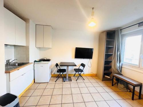 NGOMA IMMOBILIER N18 Studio proche gare in Melun