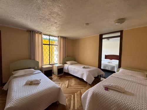 1 double bed, 5 twin beds