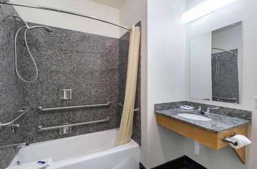 Budget Inn Ganado - 화장실