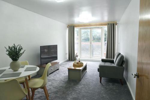 Triumph house 1 bedroom apartment by HomesOnClouds