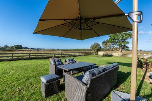 Charming 3-Bedroom Farm Stay Cabin in Kingseat in Karaka