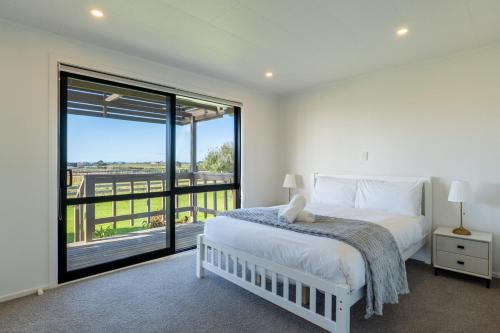 Charming 3-Bedroom Farm Stay Cabin in Kingseat in Karaka