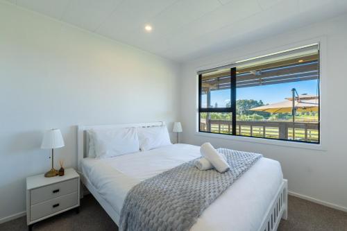 Charming 3-Bedroom Farm Stay Cabin in Kingseat in Karaka