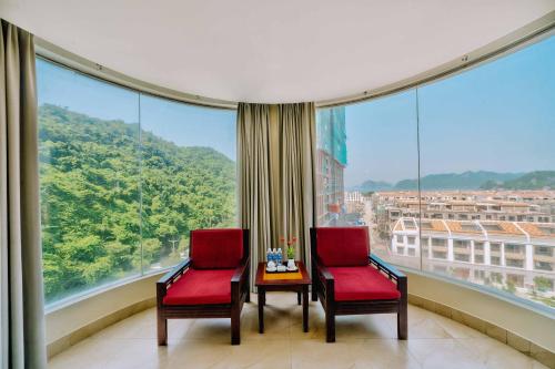 Hung Long Harbour Hotel in Cat Ba Island