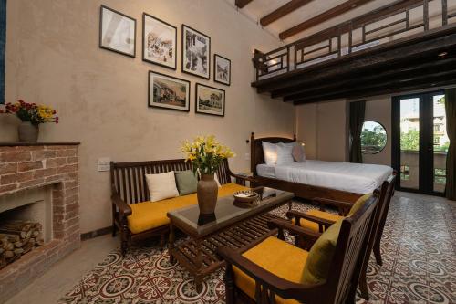 Exterior view, Hanoi French Villa Loft with Balcony & Bathtub in Hoan Kiem District - Ngoc Son Temple