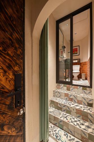Bathroom, Hanoi French Villa Loft with Balcony & Bathtub in Hoan Kiem District - Ngoc Son Temple