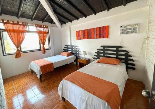 2 bedrooms, 4 beds