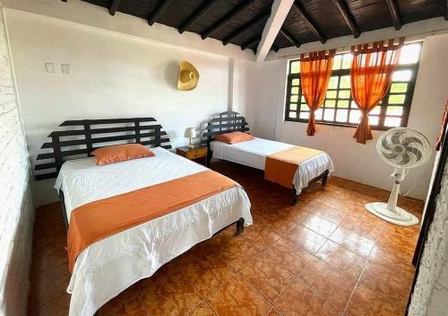1 double bed, 1 twin bed