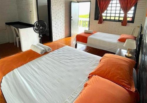 1 double bed, 1 twin bed