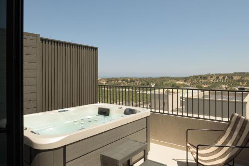 Hot tub, Neme Slow Living Retreat in Arkadi
