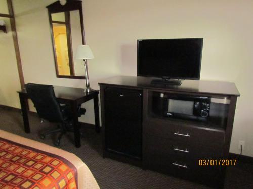 Travelers Lodge Beatrice - main image