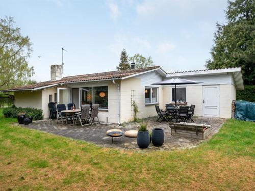  Holiday Home Arnulf - 400m from the sea by Interhome in Bøtø By