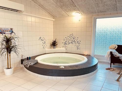 Badkamer, Holiday Home Kalevi - 900m from the sea by Interhome in Vaeggerlose