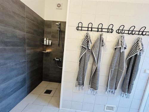 Badkamer, Holiday Home Kalevi - 900m from the sea by Interhome in Vaeggerlose