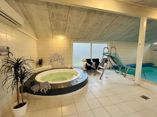 Badkamer, Holiday Home Kalevi - 900m from the sea by Interhome in Vaeggerlose