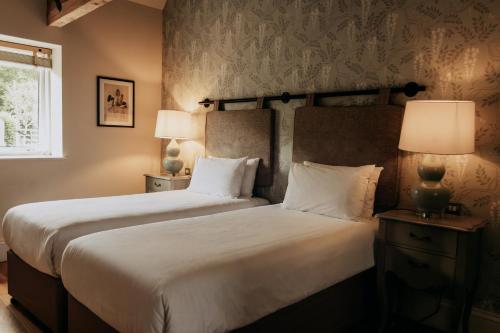 2 twin beds