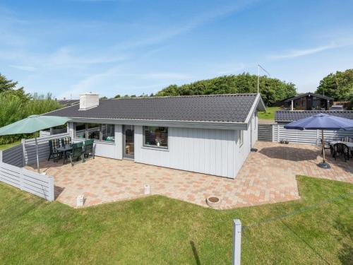  Holiday Home Elise - 800m from the sea by Interhome in Lakolk