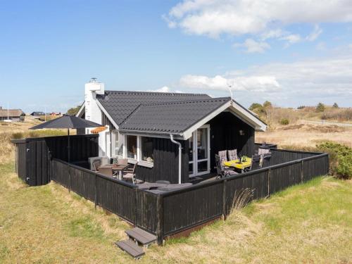  Holiday Home Elmine - 700m from the sea by Interhome in Lakolk