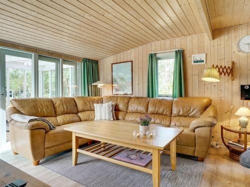  Holiday Home Hughlek - 900m from the sea by Interhome in Torsted