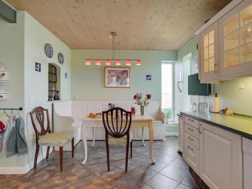 köök, Holiday Home Delina - 200m from the sea by Interhome in Harpelunde