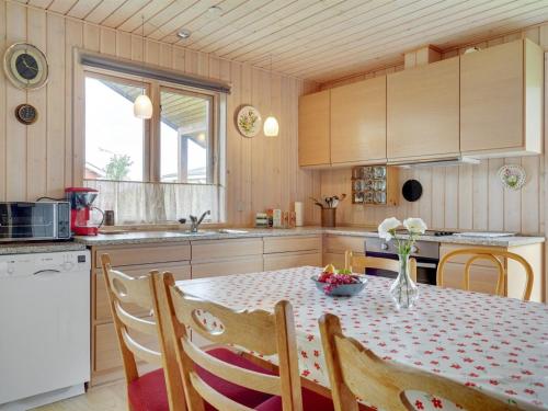 virtuve, Holiday Home Rəzvan - 120m from the sea by Interhome in Vedelshave