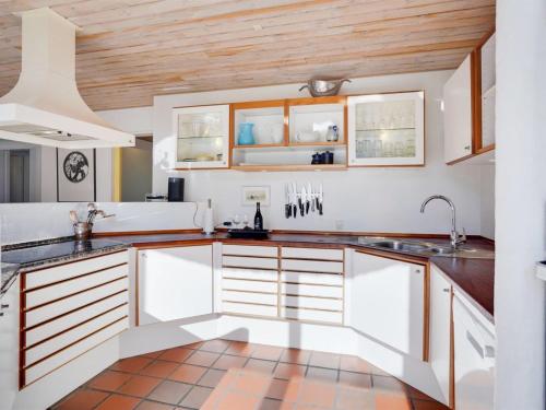 Konyha, Holiday Home Gertrudis - 2km to the fjord by Interhome in Norklit