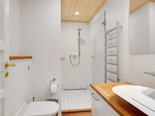 Fürdőszoba, Holiday Home Gertrudis - 2km to the fjord by Interhome in Norklit
